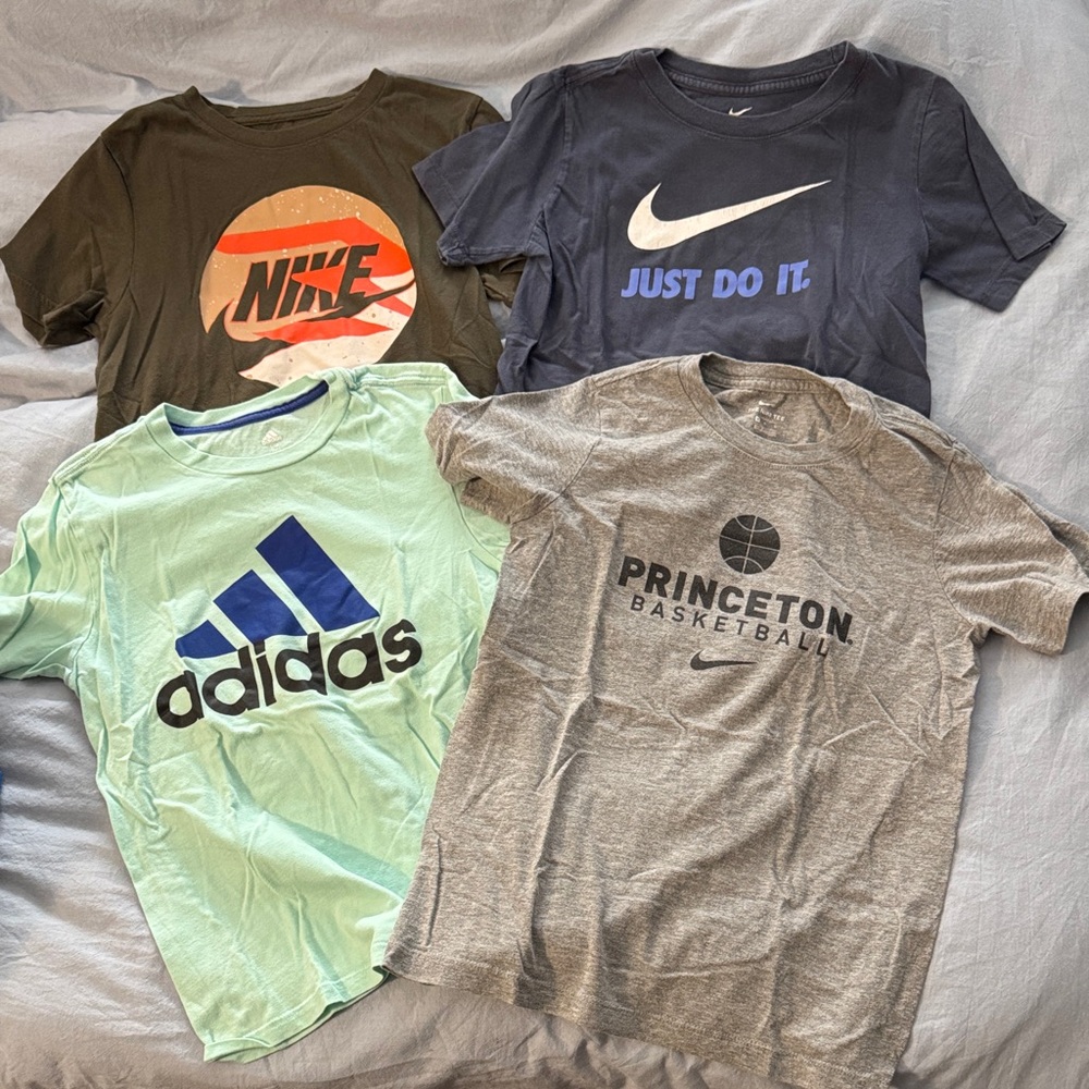 Bundle of 4 Nike (3) & Adidas (1)Tee - size Medium